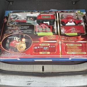 EZTEC North Pole Express Christmas 40 Piece Train Set New Looks Like Never Used